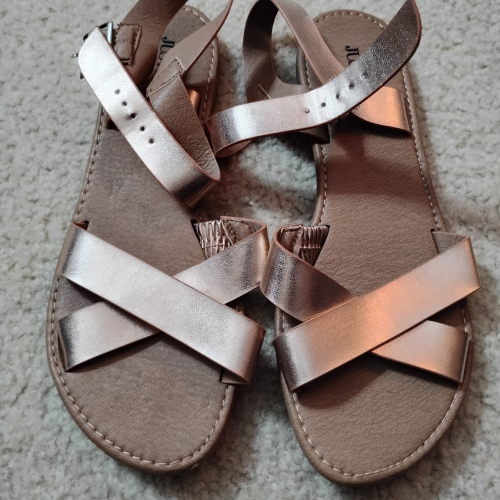 Women's Metallic Rose Gold Strappy Flat Sandals - Sz 9